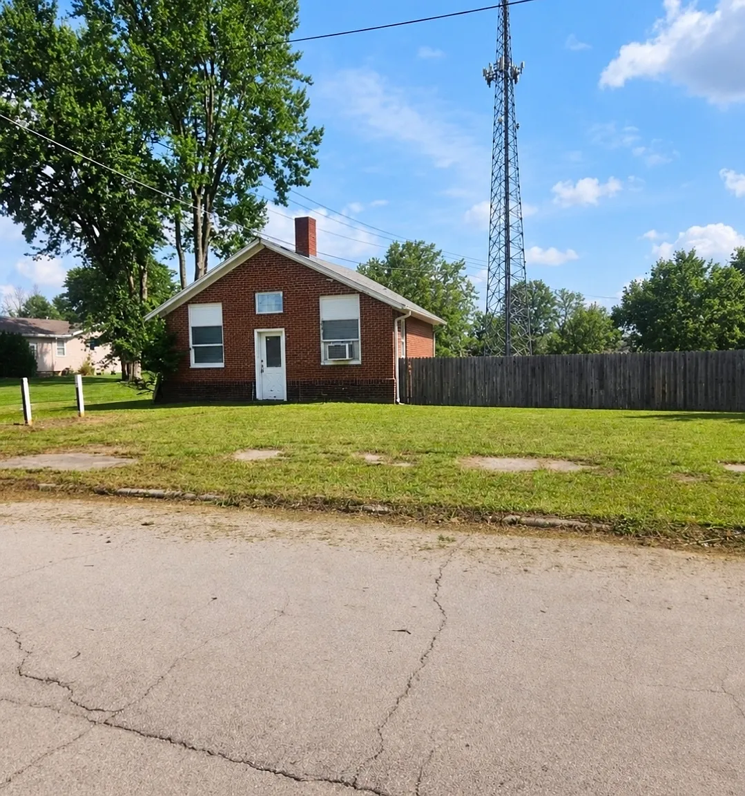 1001 W Franklin St — Photo 1