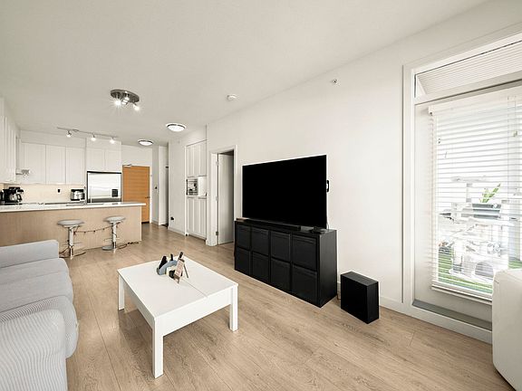 4th image of 611 Regan Ave #412
