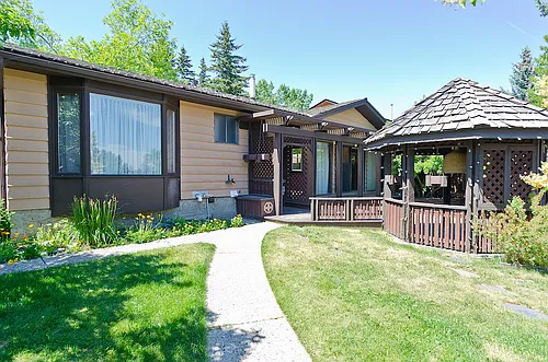 740 Coach Bluff Cres SW Photo 1