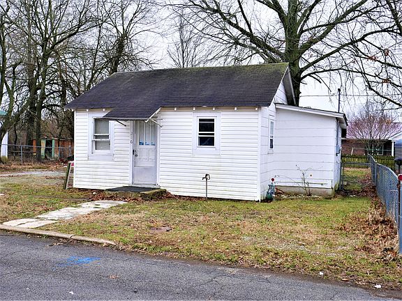 2nd image of 216 E Delta St