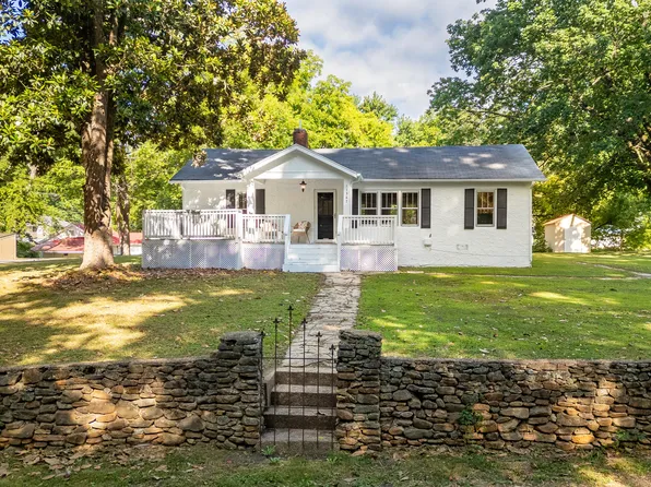 11387 Spring St, Soddy Daisy, TN 37379