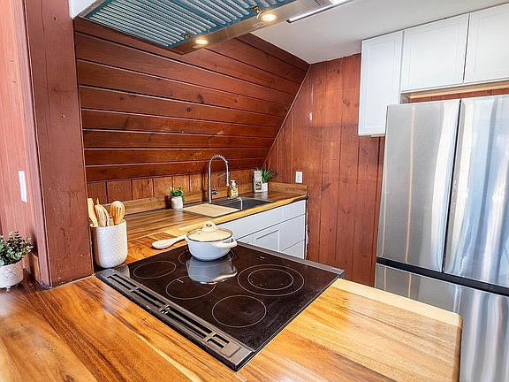 3rd image of 225 Opus Ln