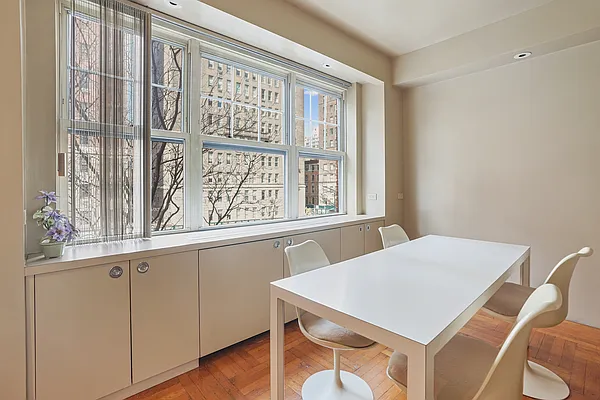 Sold by R New York | media 13