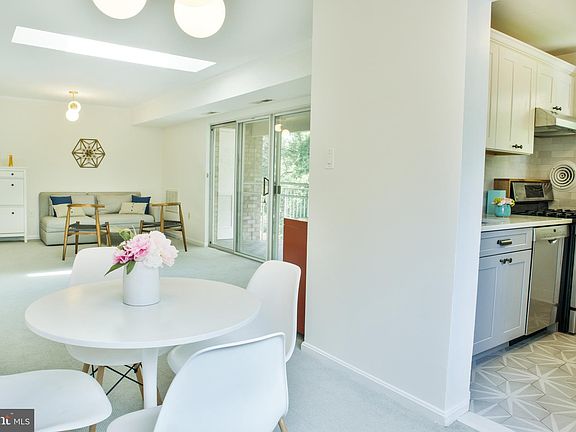 5th image of 2839 Kalmia Lee Ct #B-302