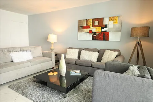 5151 Collins Ave #927 Photo 1
