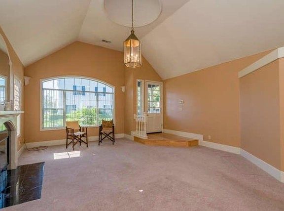 5th image of 1025 E Monticello Cir
