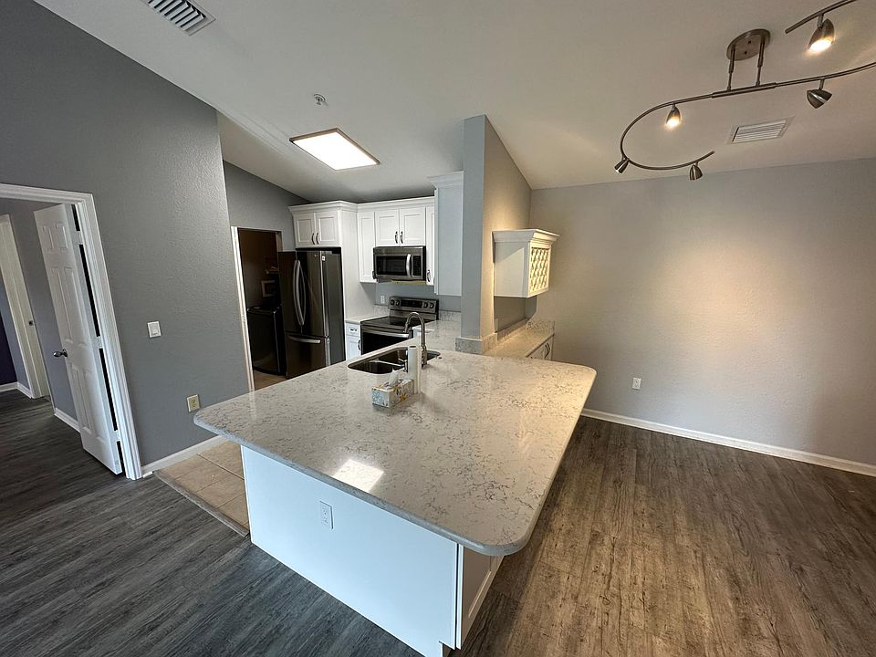 1st image of 940 Village Trl Unit 3-305