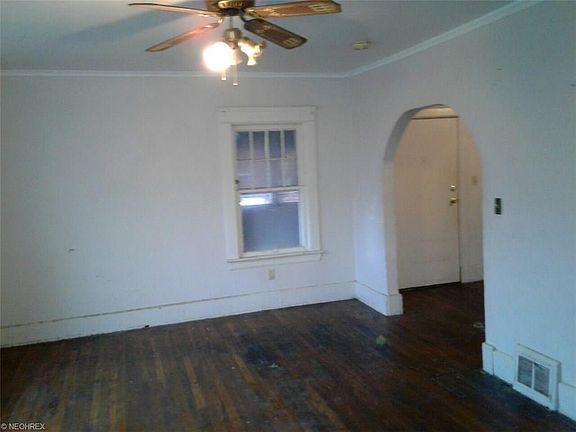 4th image of 3261 E 132nd St