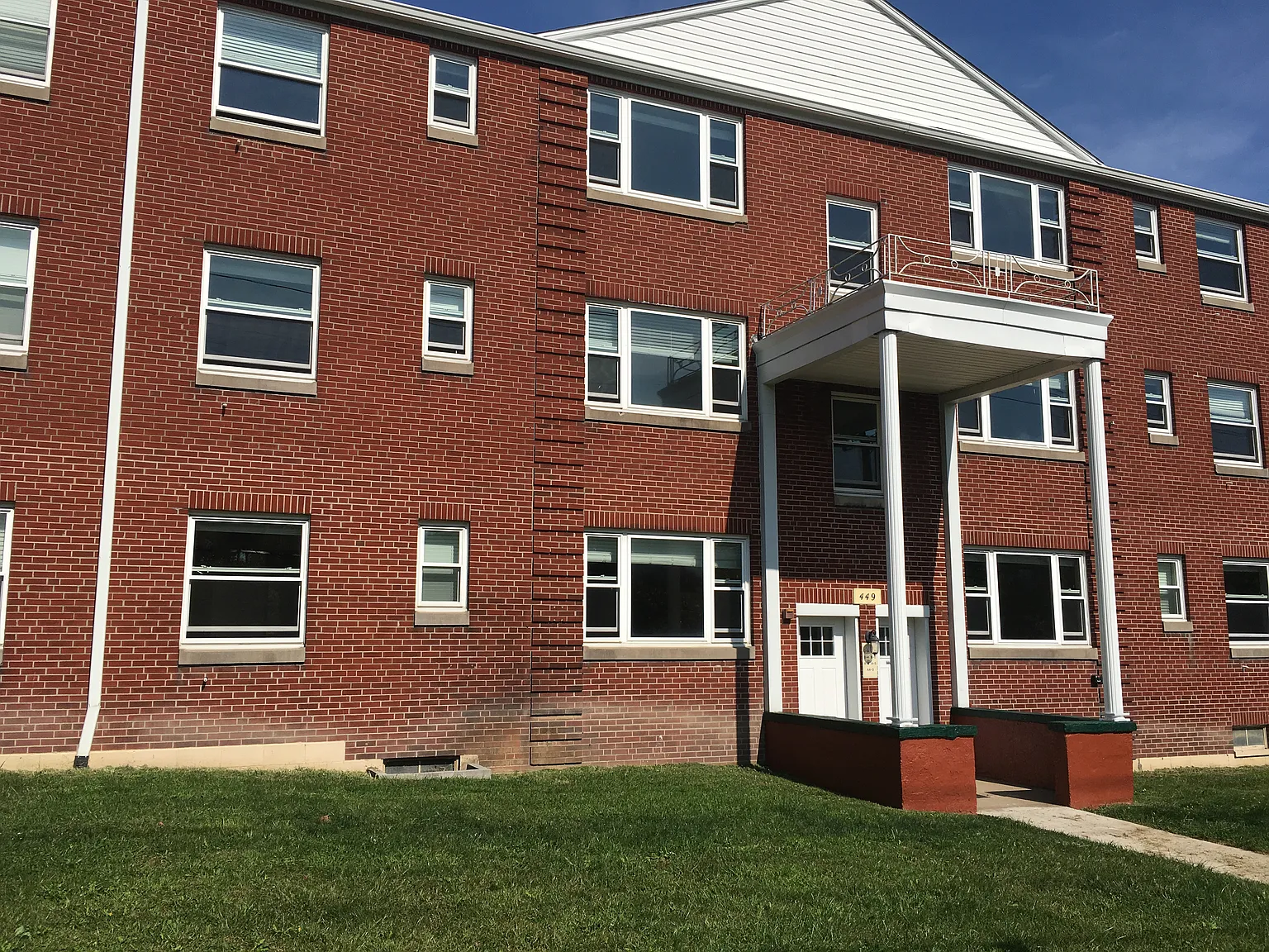 College View Apartments — Photo 1