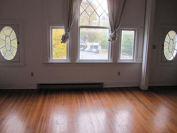 5th image of 6 Franklin Sq APT 10