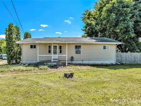 9621 Belding Rd, Belding, MI 48809