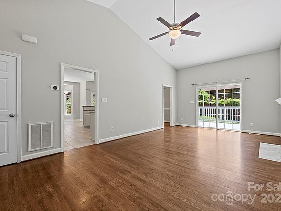 5th image of 319 Elm St