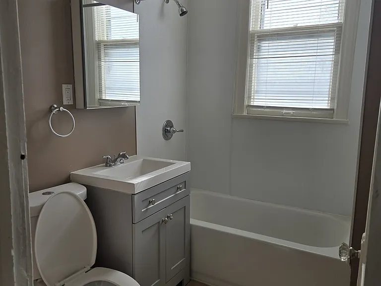 5138 W Chicago Ave #2R — Photo 4