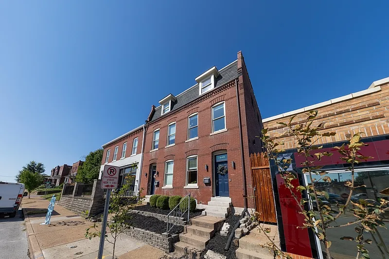 2 bed, 2.0 bath, 1340 sqft, $2,495 — Photo 3