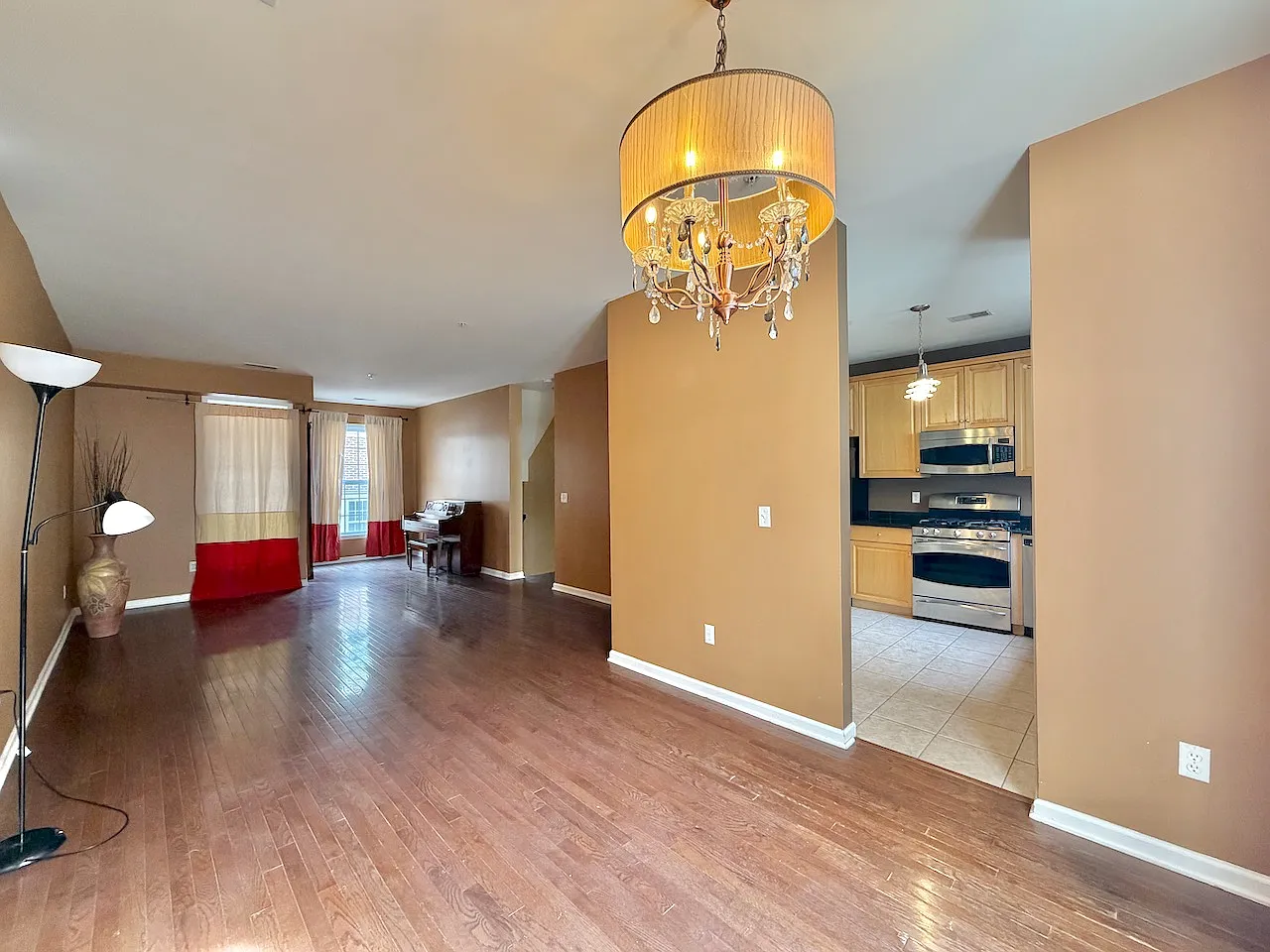 2 bed, 2.5 bath, 1340 sqft, $3,000 — Photo 4