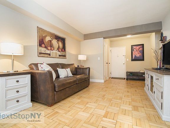3rd image of 225 E 46th St APT 4E