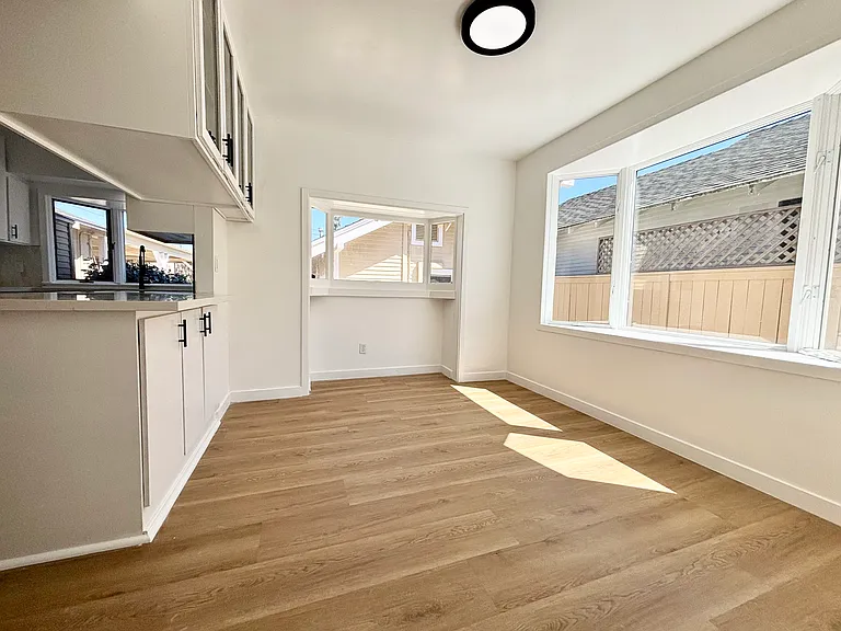 910 Acacia Ave — Photo 5