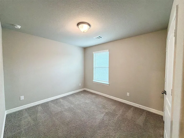 415 Northern Pike Dr — Photo 26