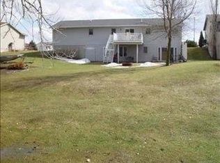 8141 Kalb Ridge St, Peosta, IA 52068