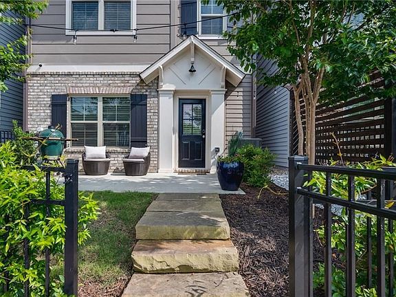 3rd image of 1093 Kirkland Cir
