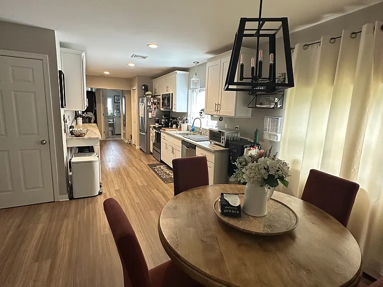 Dining Area & Kitchen