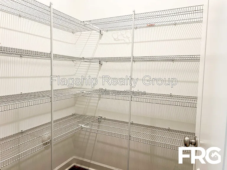 491 Fallingbrook Dr — Photo 11