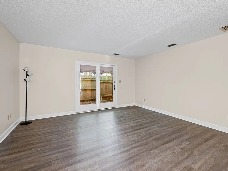 5918 King Charles Ct — Photo 7
