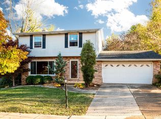 1318 W Queens Court Rd, Peoria, IL 61614