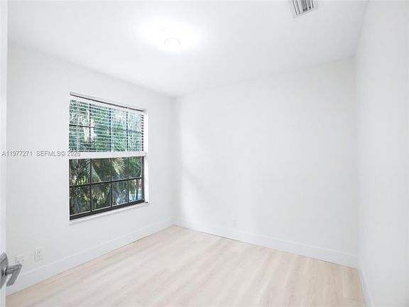 4th image of 7829 La Mirada Dr