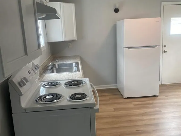 860 Charles Ave — Photo 6