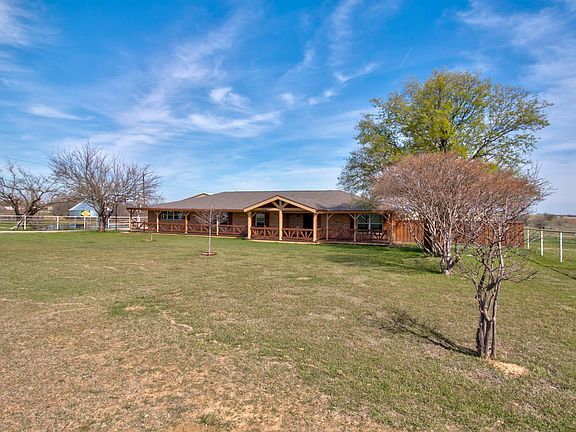 2nd image of 3884 Lois Rd E