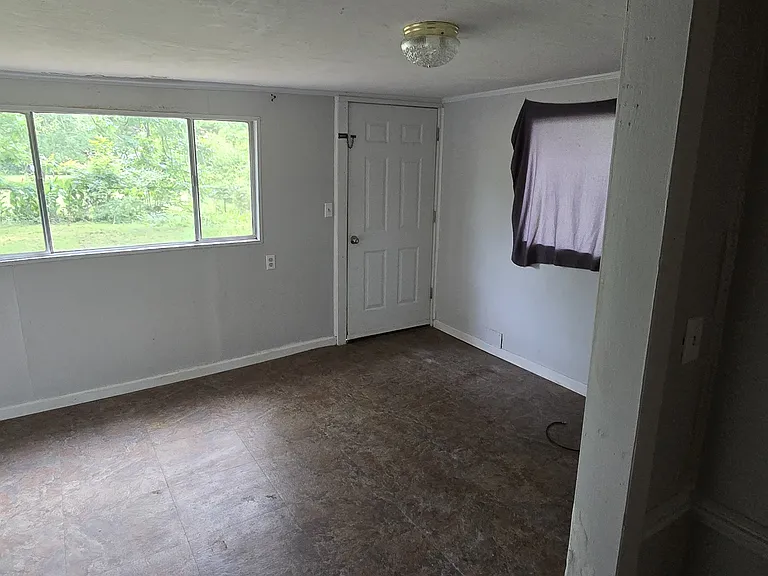 713 Hillview St — Photo 5