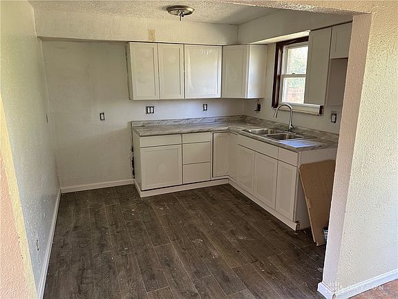 3rd image of 5141 Retford Dr