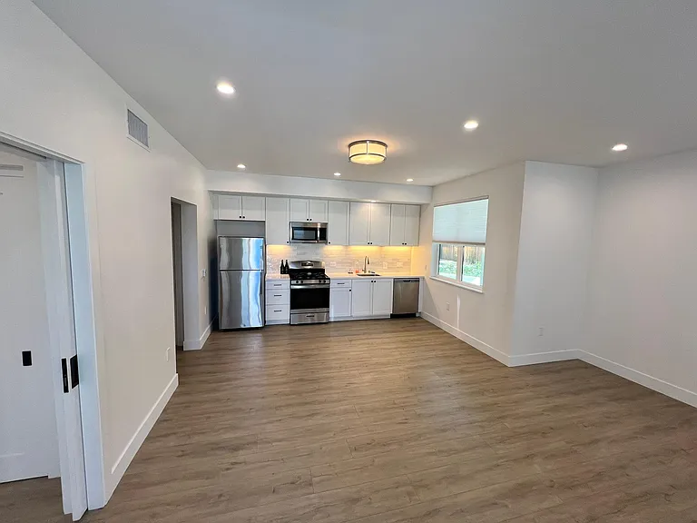 325 W Anapamu St #A — Photo 5