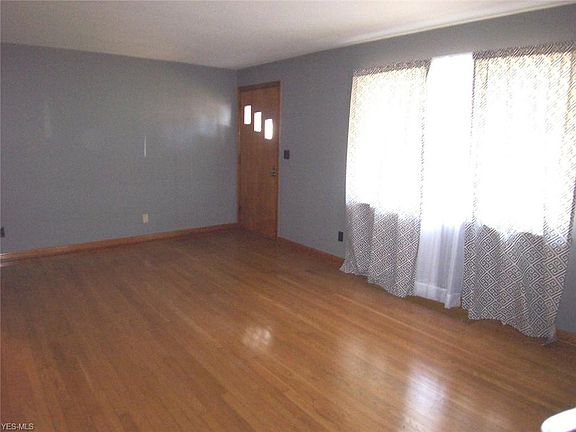 3rd image of 326 Penfield Ave
