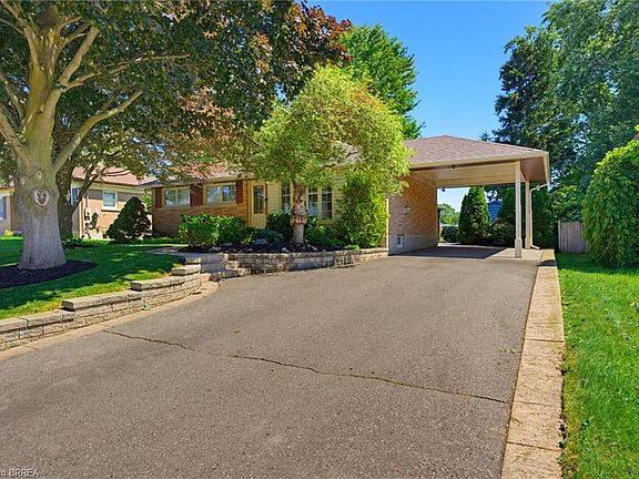 3rd image of 35 Varadi Ave