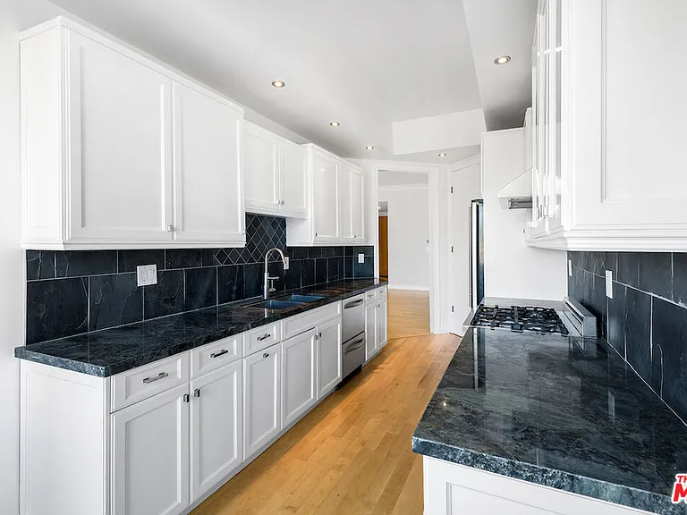 11628 Montana Ave #206 — Photo 17