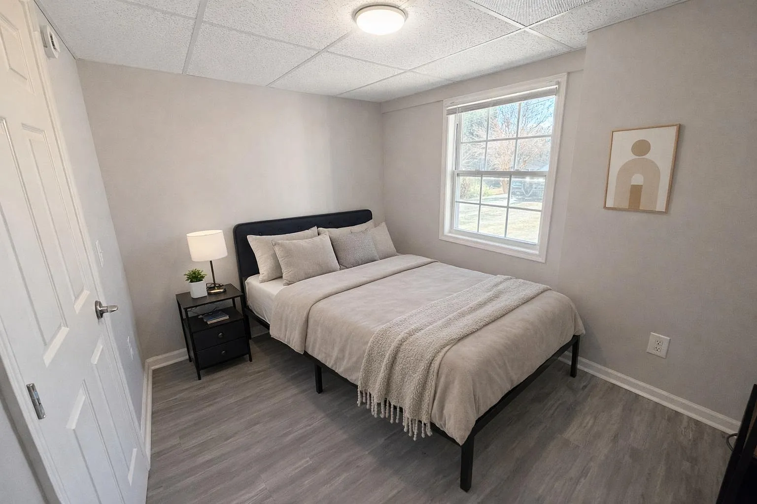 4 bed, 3.0 bath, 2200 sqft, $680 — Photo 1