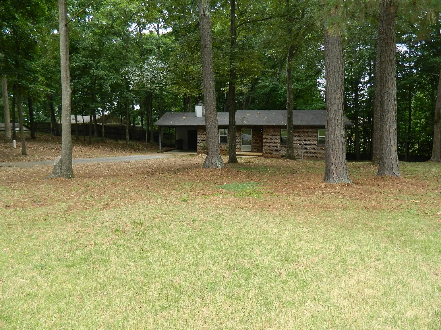3 bed, 1100 sqft, $1,380 — Photo 3