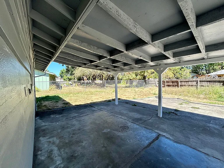 210 SW 142nd Ave — Photo 32