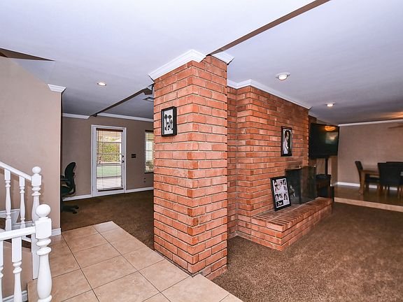 5th image of 1543 E Adams Park Dr