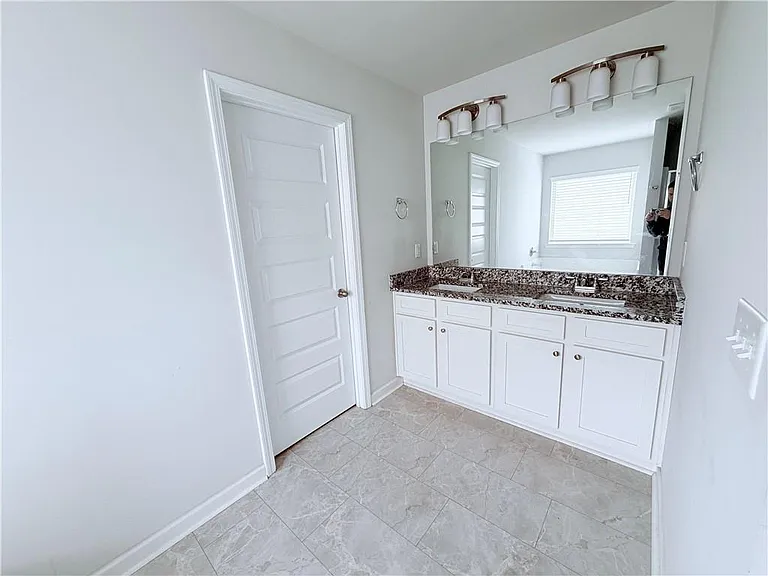 409 McGinnis Cir — Photo 25