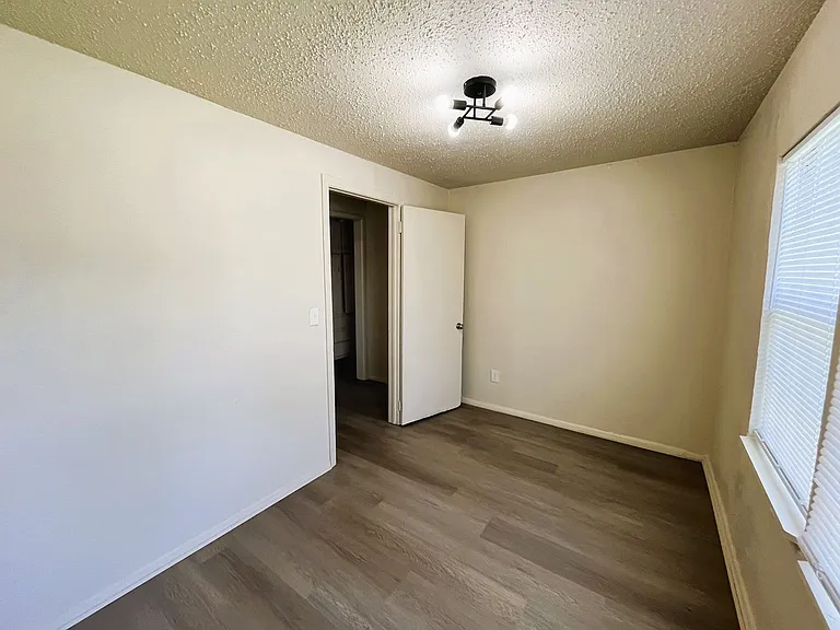 1033 SW 63rd St — Photo 6
