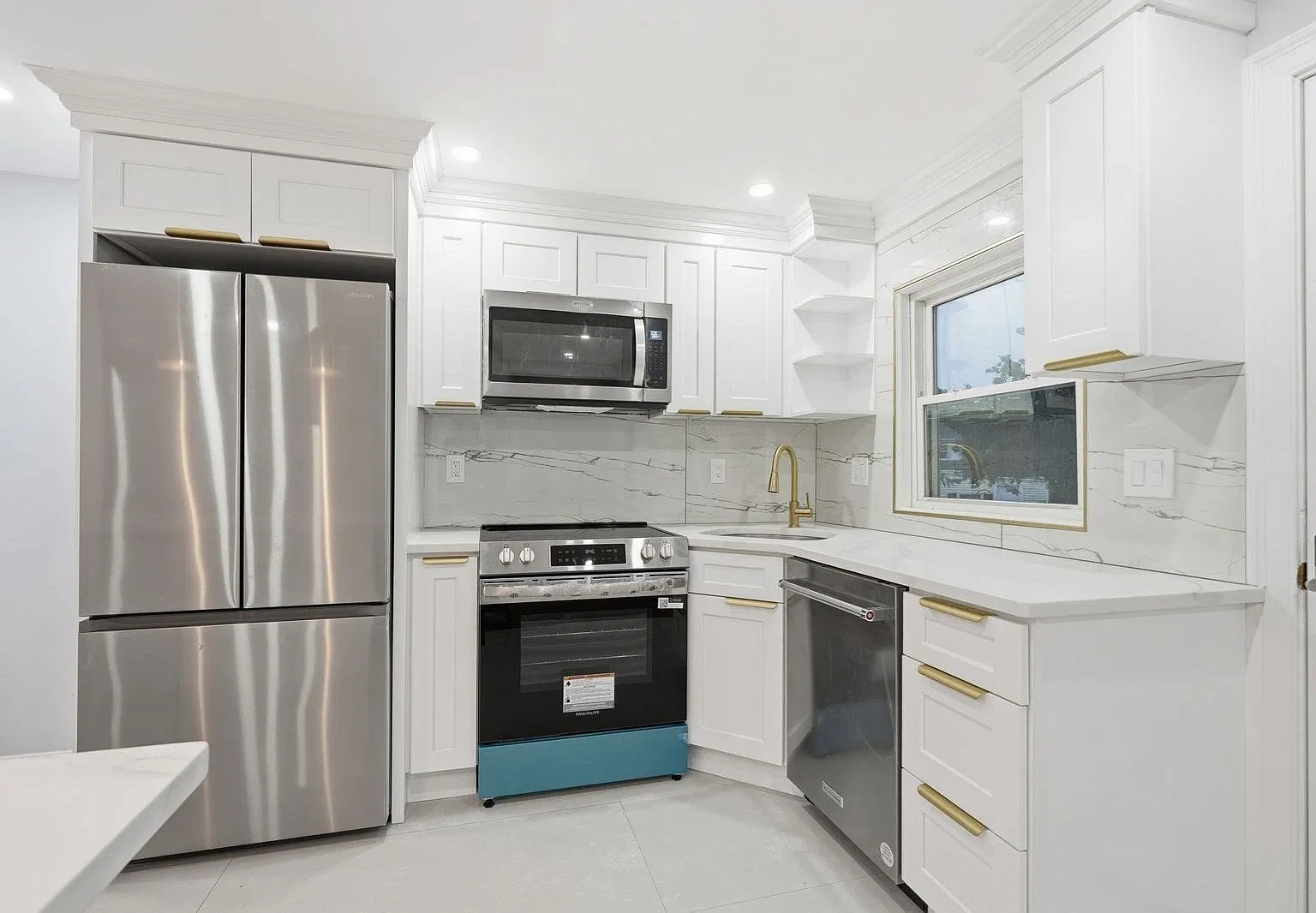 3 bed, 2.0 bath, 1580 sqft, $3,700 — Photo 2