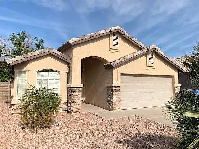 2516 E Jasper Dr — Photo 1