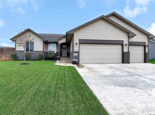 877 N Cloverleaf St, Goddard, KS 67052