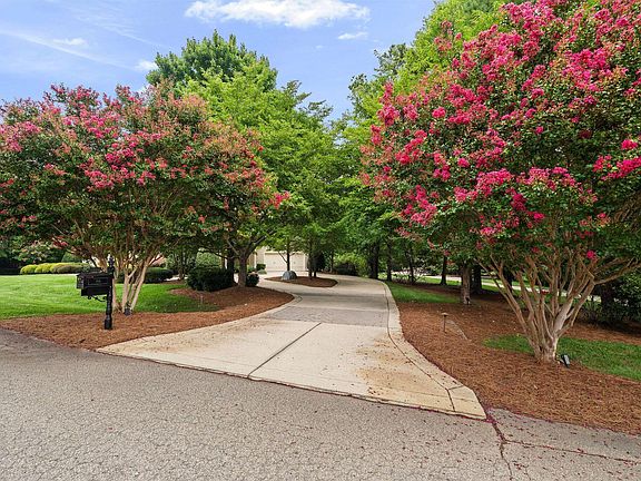 4th image of 1024 Stradshire Dr