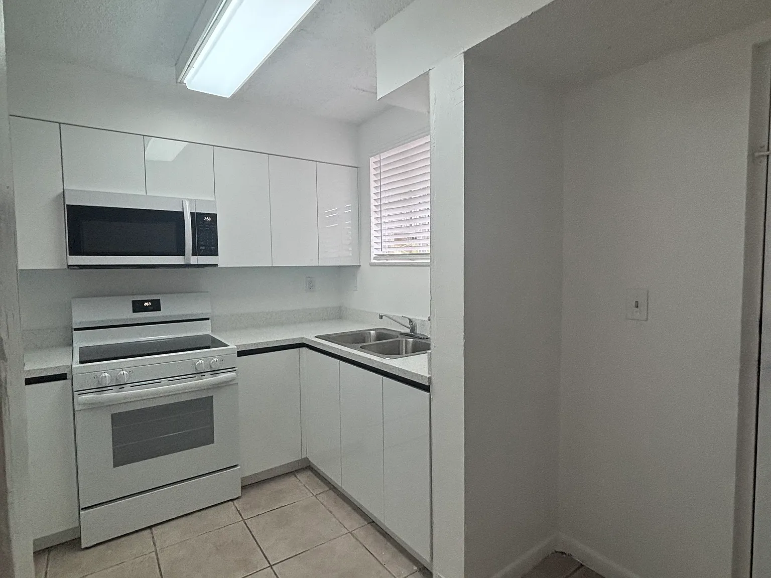 2 bed, 912 sqft, $2,200 — Photo 4