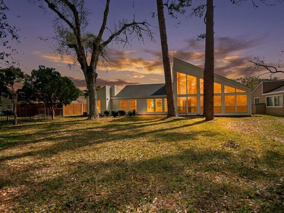 1st image of 3322 Robinson Rd