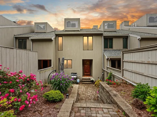 116 Mill Pond #116, North Andover, MA 01845